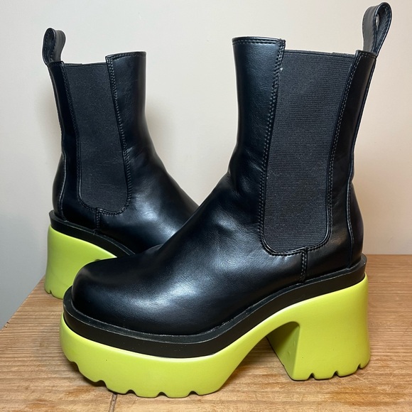 Womens black lug-sole Chelsea ankle boots. Size 7 - Picture 1 of 11